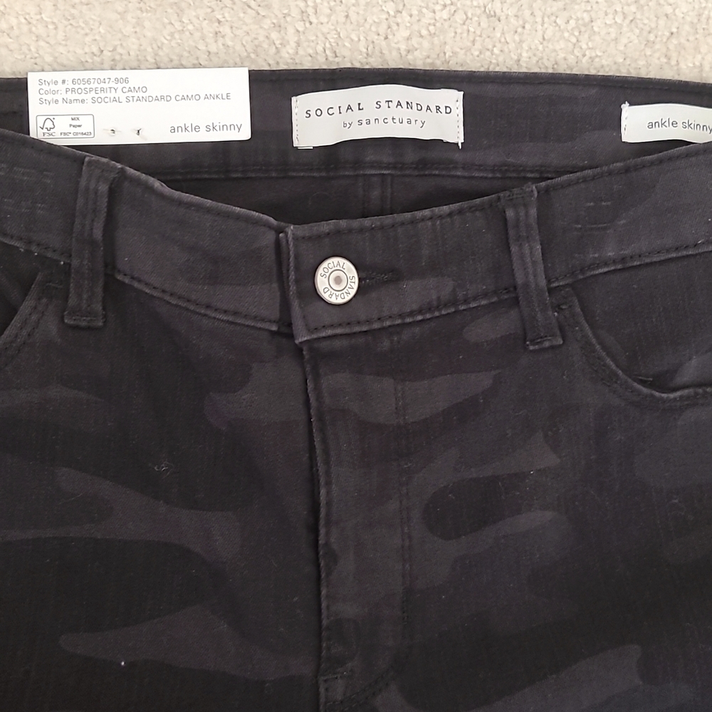 NWT Social Standard by Sanctuary size 10 Black/Camo Jeans